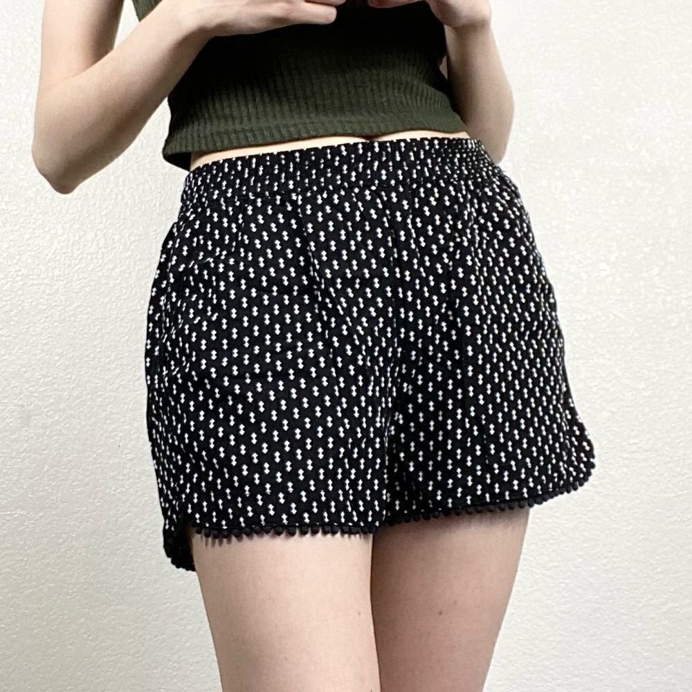 A.n.a Black & White Pattern Hi Rise Pom Pom Shorts